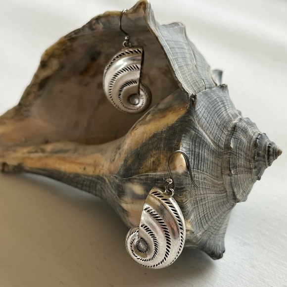 Lucky Brand Jewelry - Lucky brand Shell 🐚 Earrings